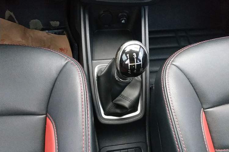 Used Haval H1 2015 1.5L Manual Luxury Model Gear Lever