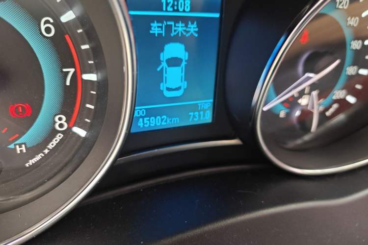 Used Haval H1 2015 1.5L Manual Luxury Model Odometer Close Up