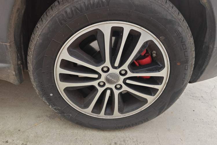Used Haval H1 2015 1.5L Manual Luxury Model Right Front Wheel Hub