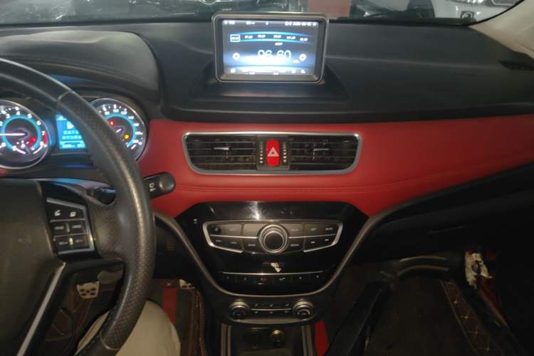 Used Haval H1 2015 1.5L Manual Luxury Model Audio And AC Panel