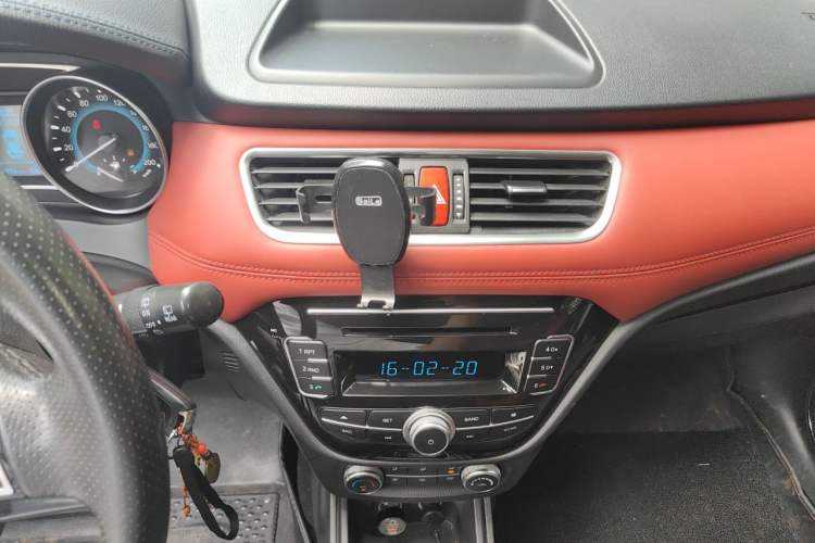 Used Haval H1 2015 1.5L AMT Urban Model Audio And AC Panel