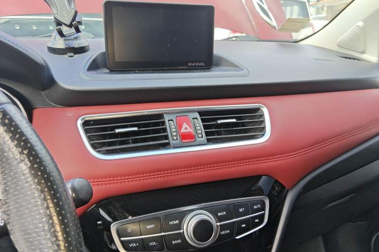 Used Haval H1 2015 1.5L AMT Luxury Model Audio And AC Panel