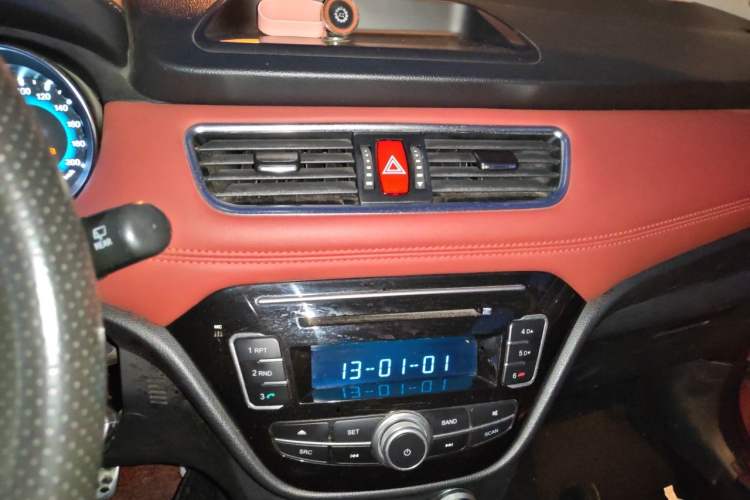 Used Haval H1 2015 1.5L Manual Urban Model Audio And AC Panel