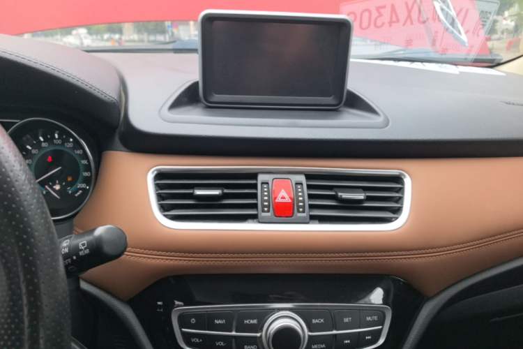 Used Haval H1 2015 1.5L AMT Luxury Model Audio And AC Panel