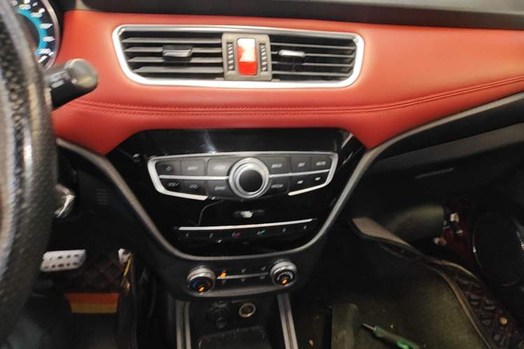 Used Haval H1 2015 1.5L AMT Luxury Model Audio And AC Panel