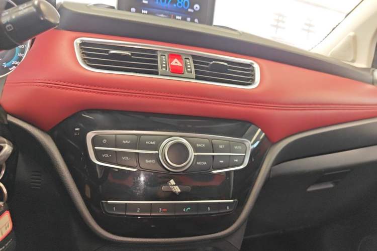 Used Haval H1 2015 1.5L AMT Luxury Model Audio And AC Panel
