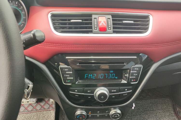 Used Haval H1 2015 1.5L AMT Urban Model Audio And AC Panel