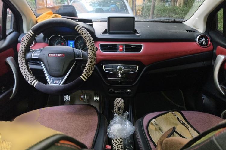 Used Haval H1 2015 1.5L Manual Luxury Model Center Console