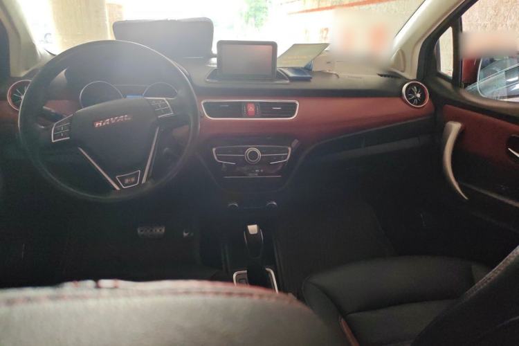 Used Haval H1 2015 1.5L AMT Luxury Model Center Console
