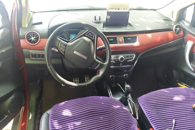 Used Haval H1 2015 1.5L Manual Luxury Model Center Console