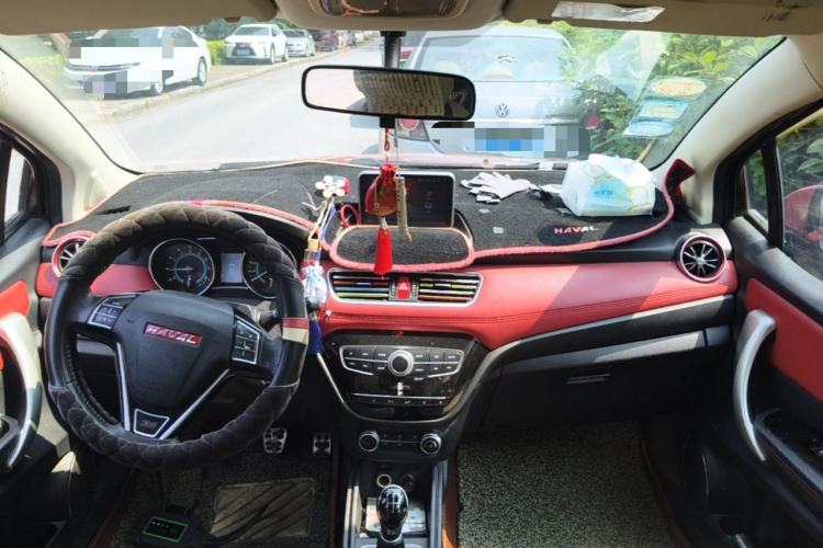 Used Haval H1 2015 1.5L Manual Luxury Model Center Console