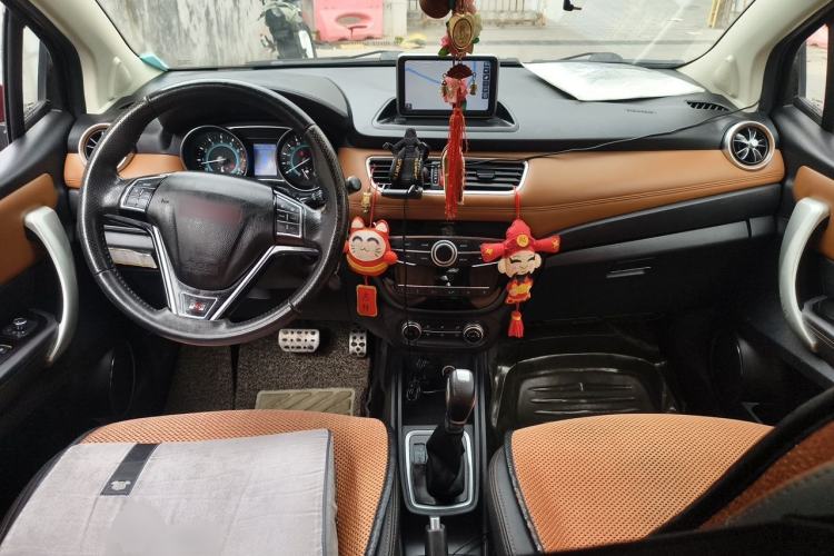 Used Haval H1 2015 1.5L AMT Luxury Model Center Console