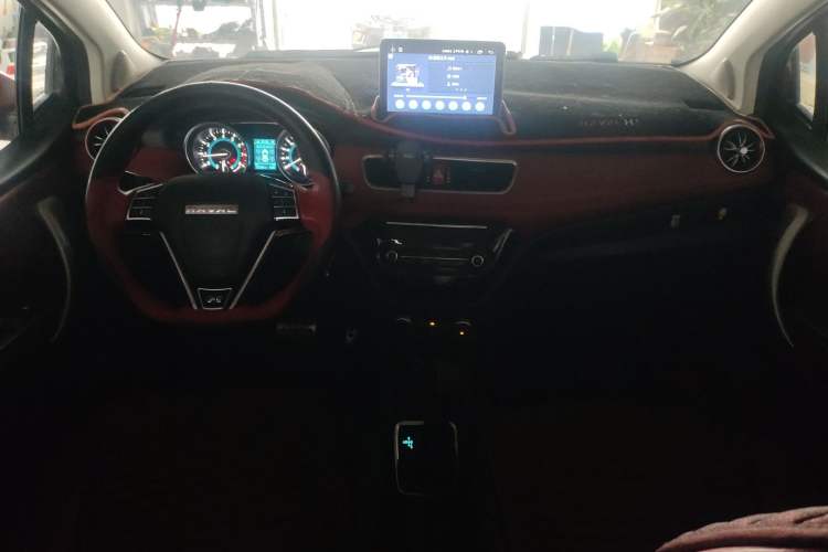 Used Haval H1 2015 1.5L AMT Urban Model Center Console