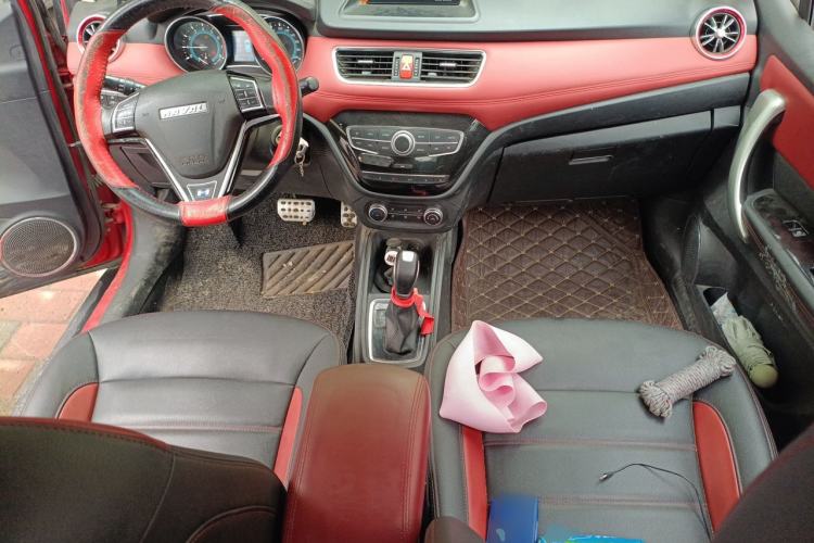 Used Haval H1 2015 1.5L AMT Urban Model Center Console