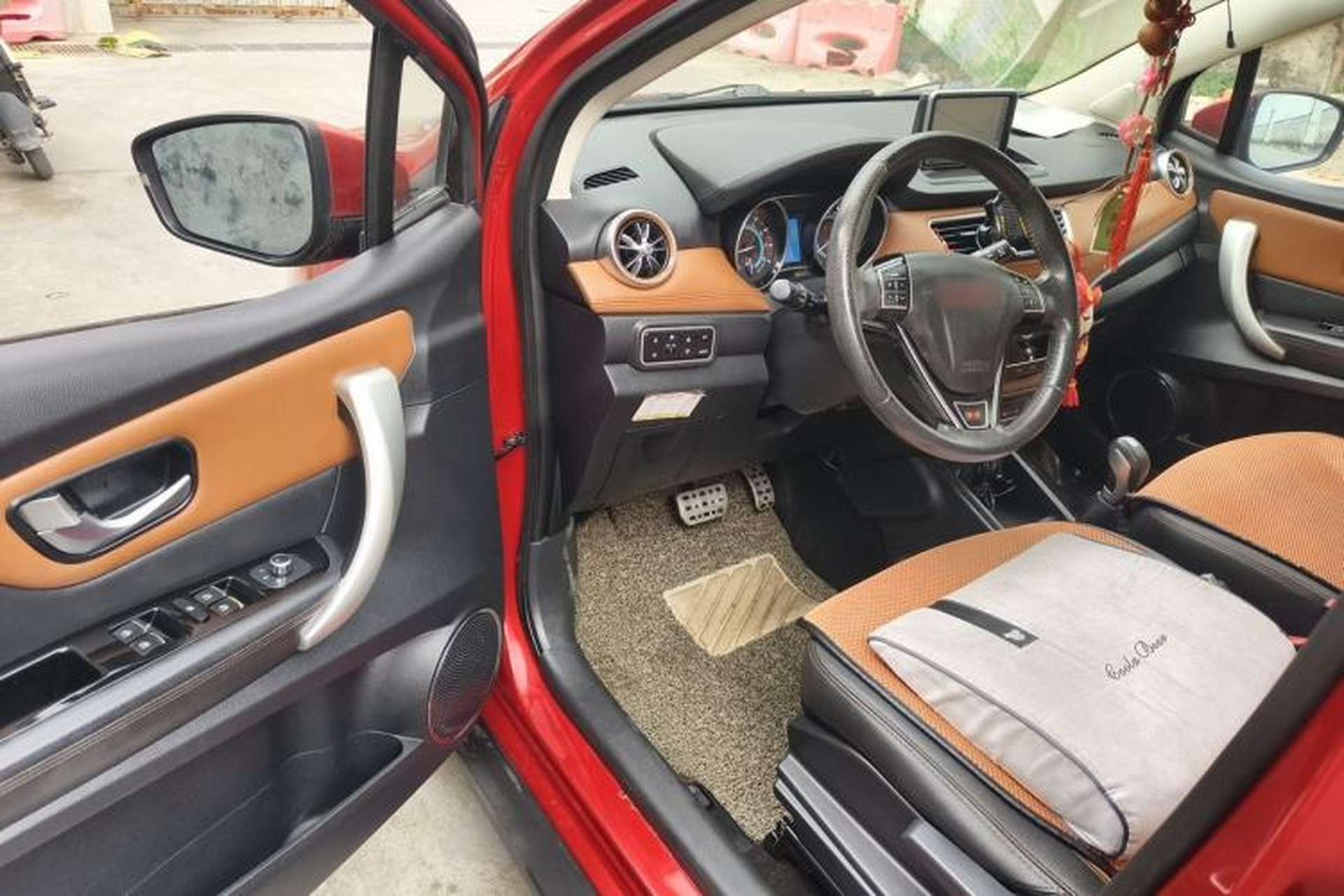 Used Haval H1 2015 1.5L AMT Luxury Model Driver Seat