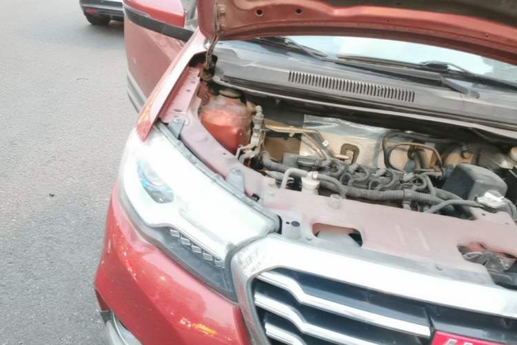 Used Haval H1 2015 1.5L AMT Luxury Model Engine Bay Right