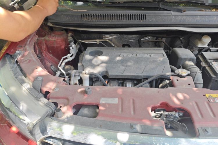 Used Haval H1 2015 1.5L Manual Luxury Model Engine Bay Right