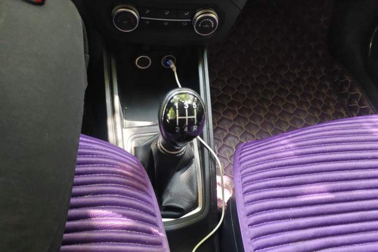 Used Haval H1 2015 1.5L Manual Luxury Model Gear Lever
