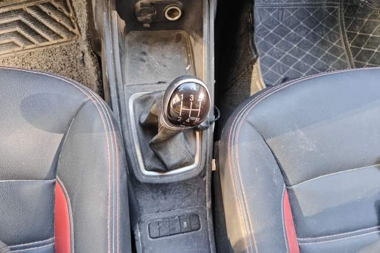 Used Haval H1 2015 1.5L Manual Luxury Model Gear Lever