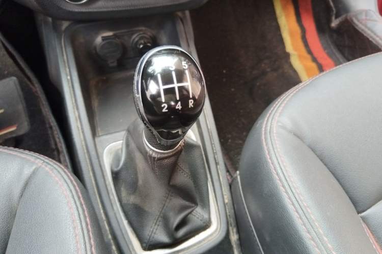 Used Haval H1 2015 1.5L Manual Luxury Model Gear Lever