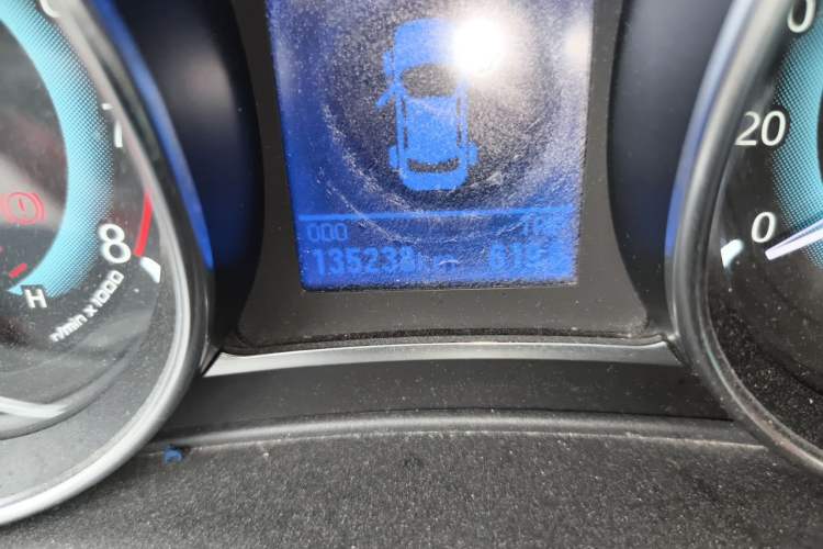 Used Haval H1 2015 1.5L Manual Luxury Model Odometer Close Up