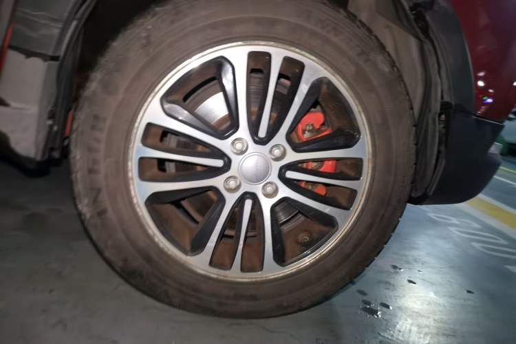 Used Haval H1 2015 1.5L Manual Luxury Model Right Front Wheel Hub
