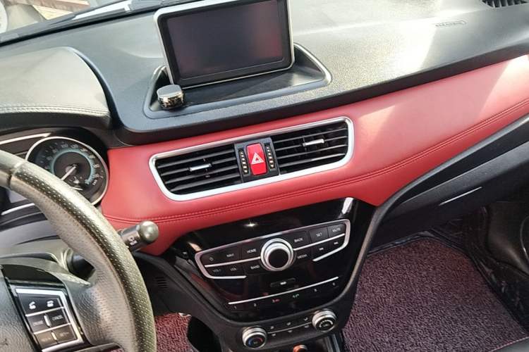 Used Haval H1 2015 1.5L AMT Luxury Model Audio And AC Panel