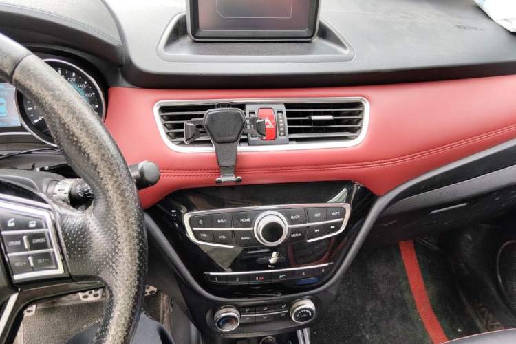 Used Haval H1 2015 1.5L Manual Luxury Model Audio And AC Panel