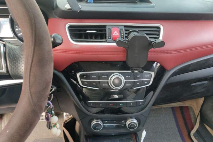 Used Haval H1 2015 1.5L AMT Luxury Model Audio And AC Panel