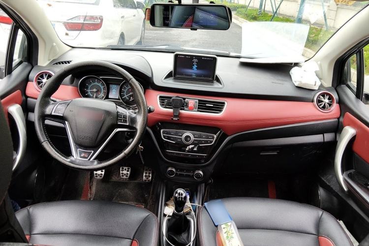 Used Haval H1 2015 1.5L Manual Luxury Model Center Console