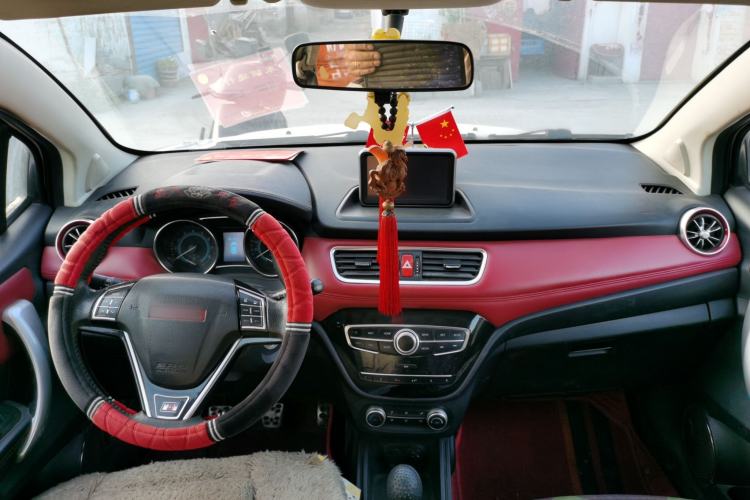 Used Haval H1 2015 1.5L Manual Luxury Model Center Console