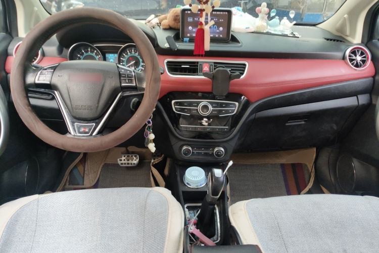 Used Haval H1 2015 1.5L AMT Luxury Model Center Console