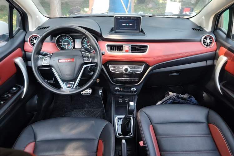 Used Haval H1 2015 1.5L AMT Luxury Model Center Console