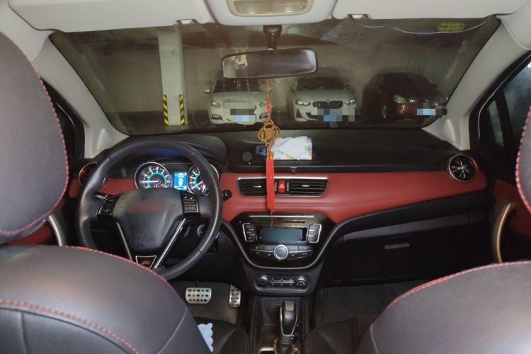 Used Haval H1 2015 1.5L AMT Urban Model Center Console