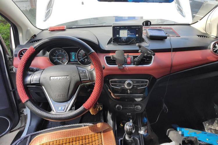 Used Haval H1 2015 1.5L Manual Luxury Model Center Console