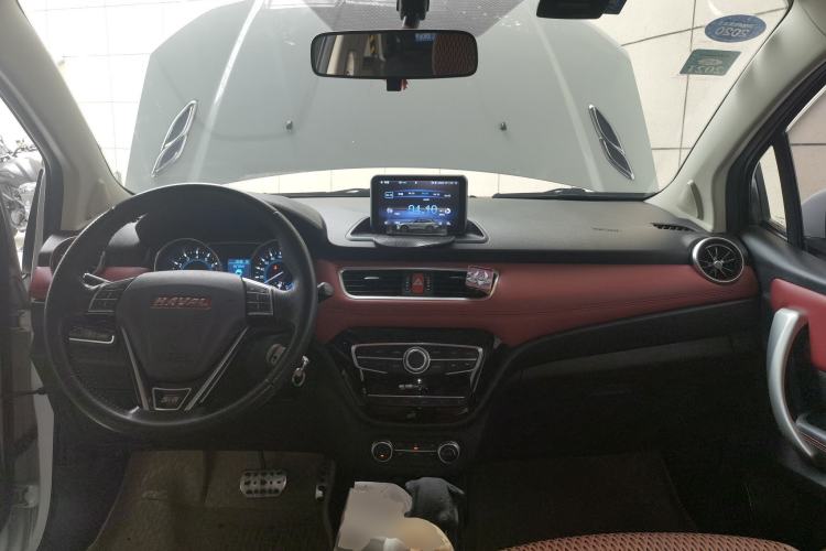 Used Haval H1 2015 1.5L AMT Luxury Model Center Console