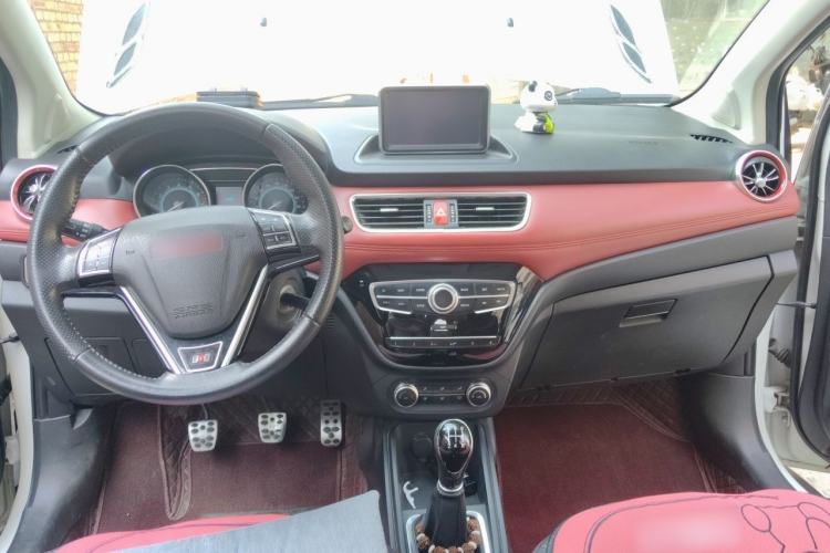Used Haval H1 2015 1.5L Manual Luxury Model Center Console