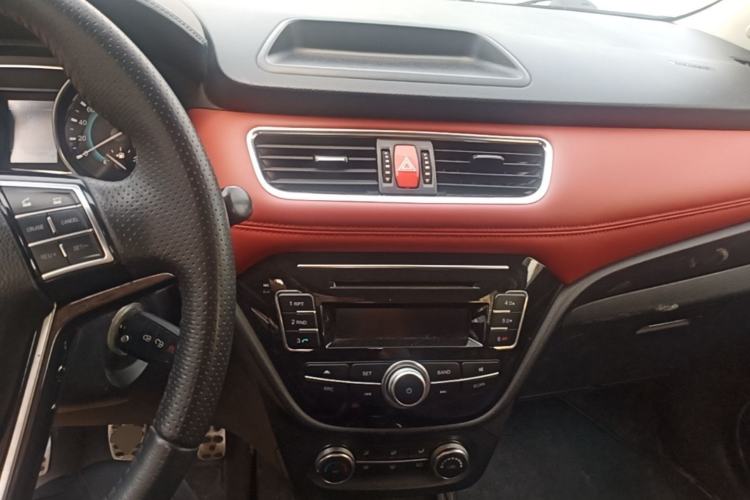 Used Haval H1 2015 1.5L Manual Urban Model Center Console
