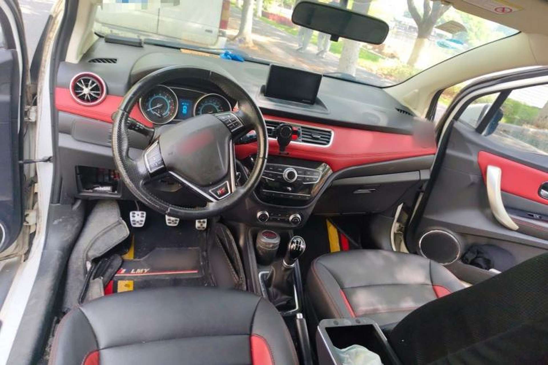 Used Haval H1 2015 1.5L Manual Luxury Model Center Console