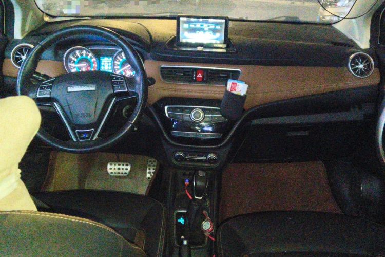 Used Haval H1 2015 1.5L AMT Luxury Model Center Console