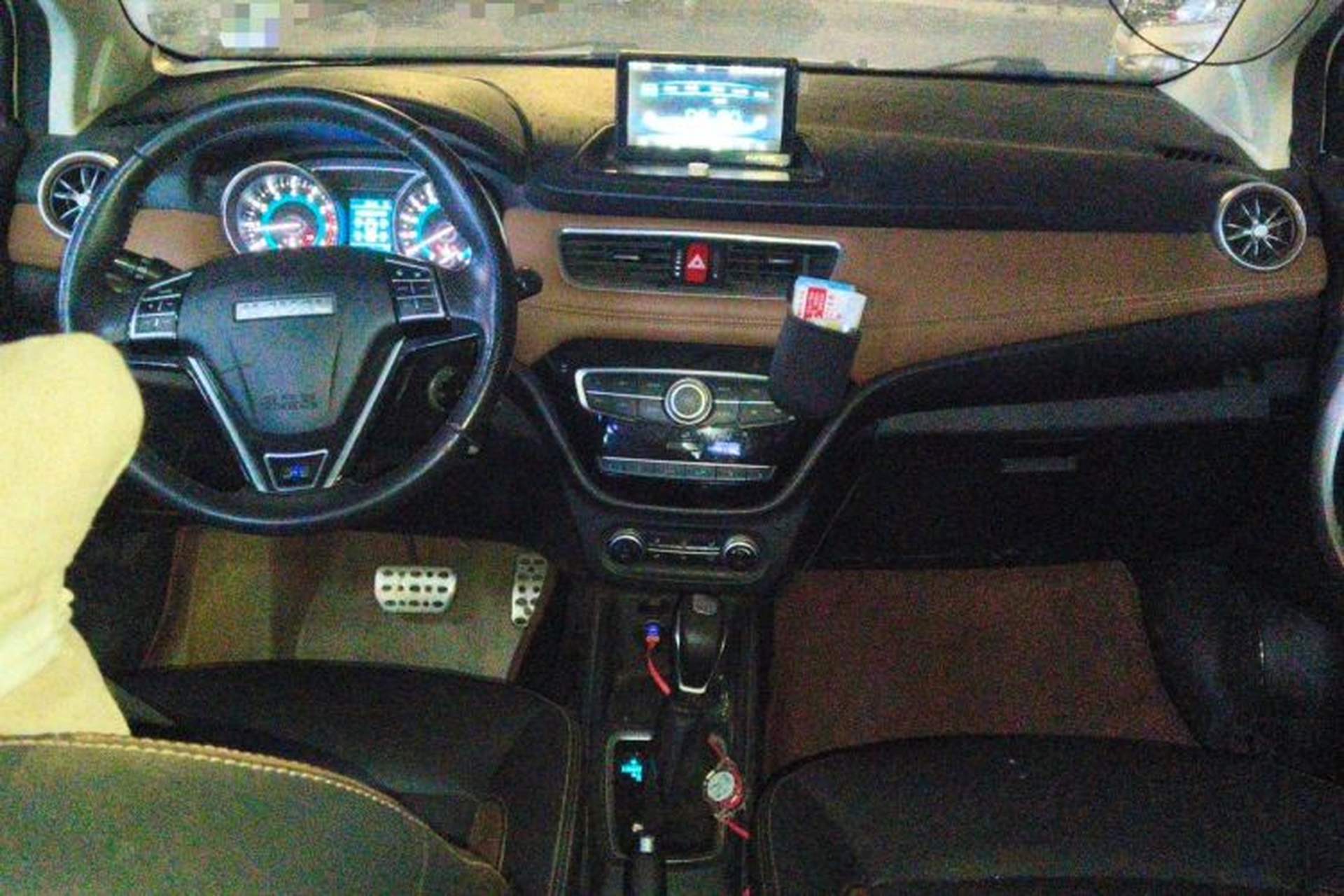 Used Haval H1 2015 1.5L AMT Luxury Model Center Console