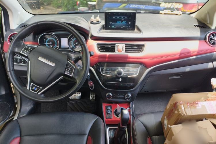Used Haval H1 2015 1.5L AMT Luxury Model Center Console