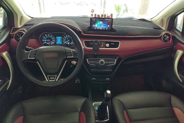 Used Haval H1 2015 1.5L AMT Luxury Model Center Console