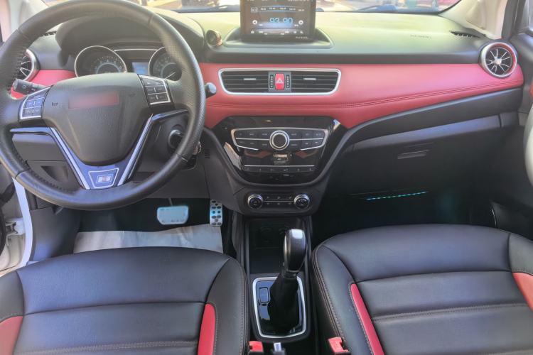 Used Haval H1 2015 1.5L AMT Luxury Model Center Console