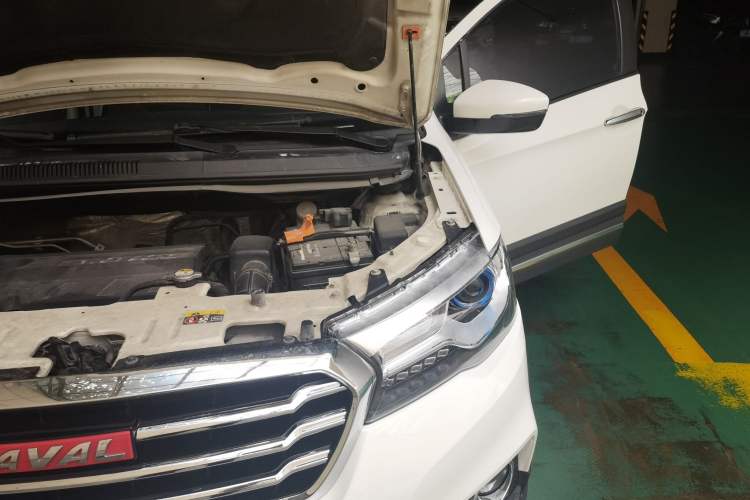 Used Haval H1 2015 1.5L AMT Luxury Model Engine Bay Left