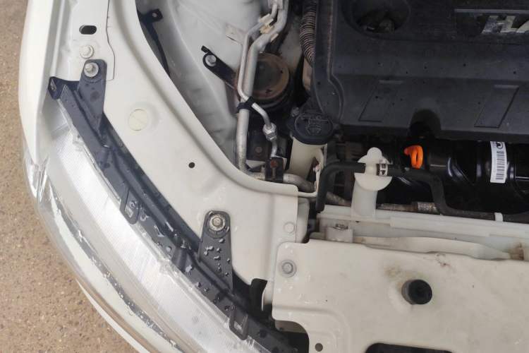 Used Haval H1 2015 1.5L AMT Luxury Model Engine Bay Right