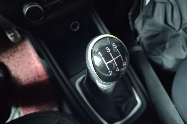 Used Haval H1 2015 1.5L Manual Luxury Model Gear Lever