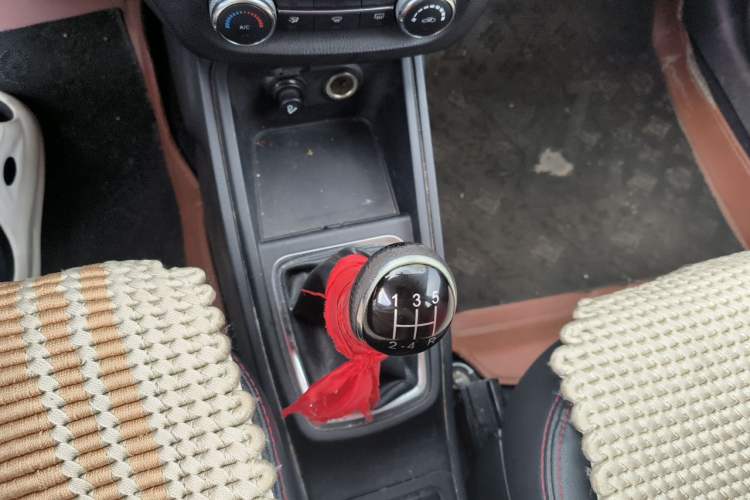 Used Haval H1 2015 1.5L Manual Luxury Model Gear Lever