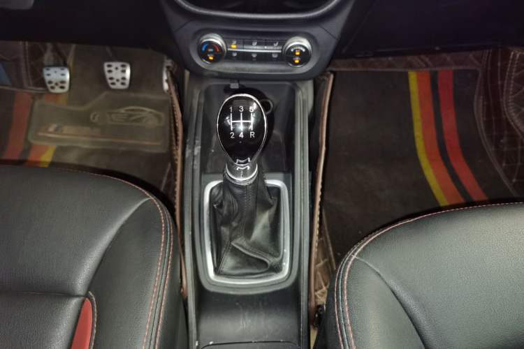 Used Haval H1 2015 1.5L Manual Luxury Model Gear Lever