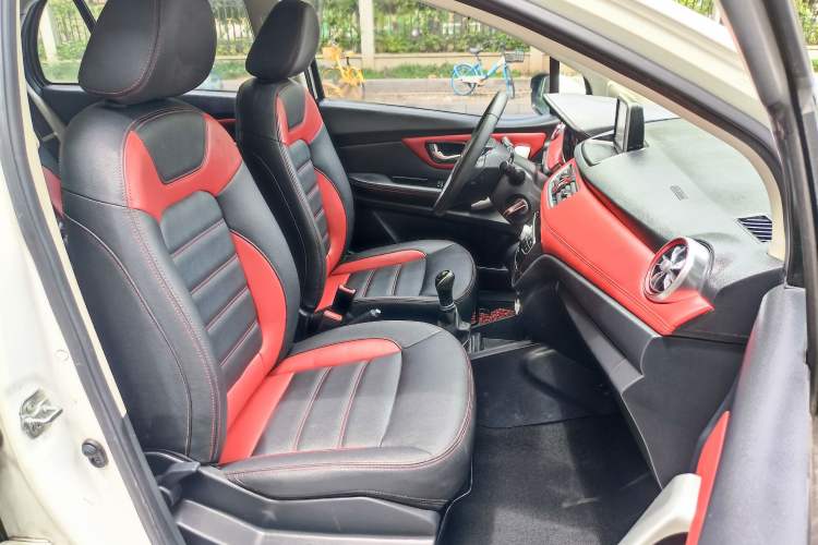Used Haval H1 2015 1.5L Manual Luxury Model Interior 4